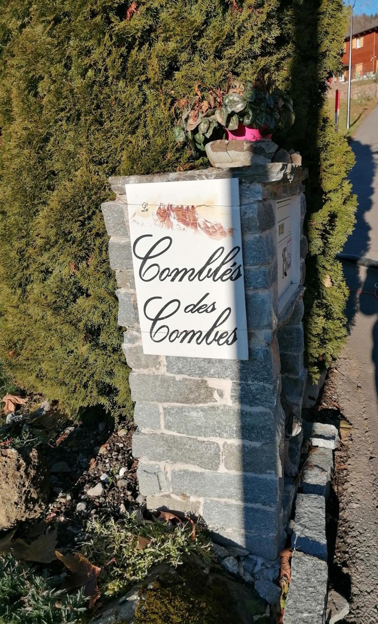 Les Combles Des Combes 호텔 올롱 외부 사진